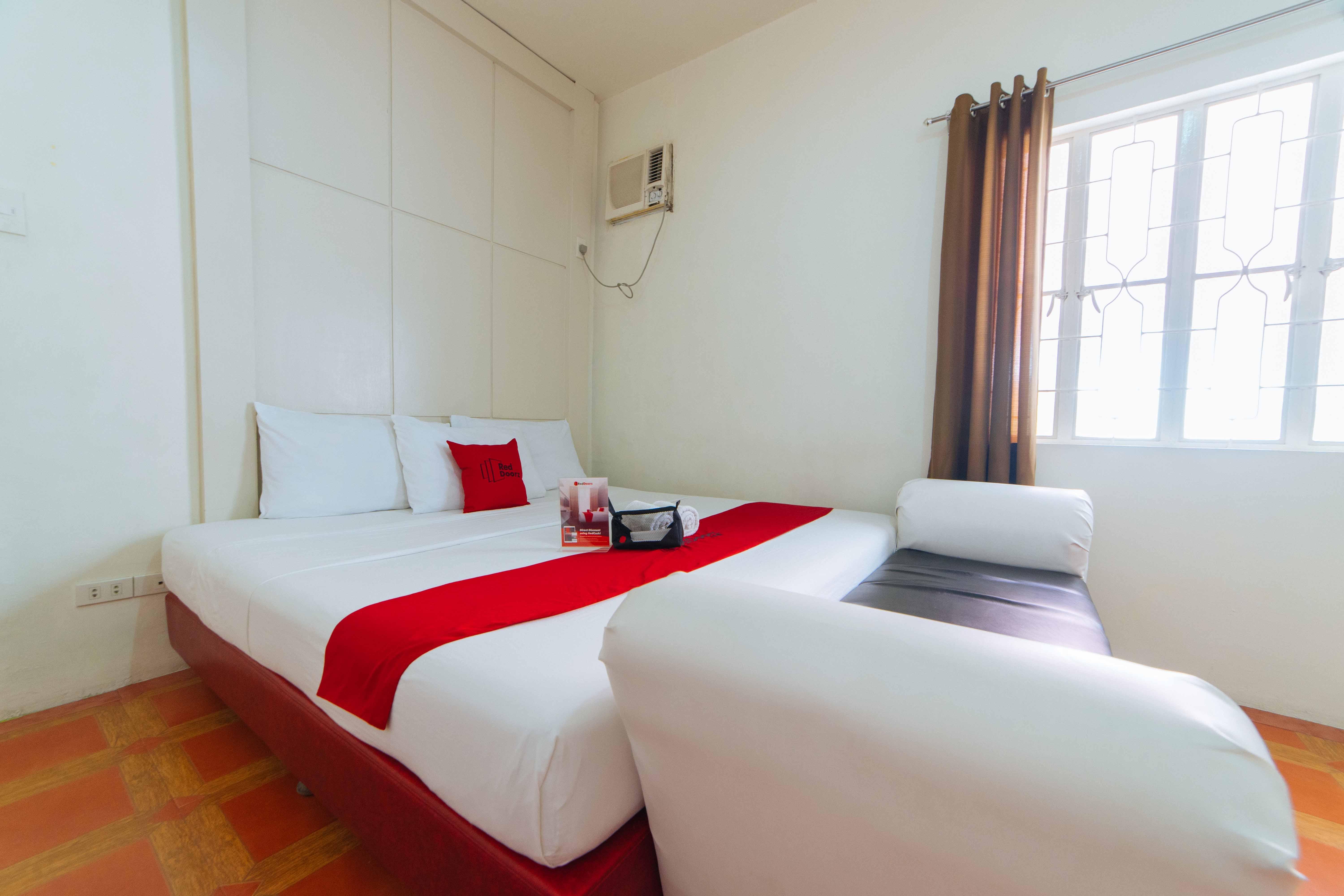 Reddoorz Near Walking Street Angeles City Экстерьер фото
