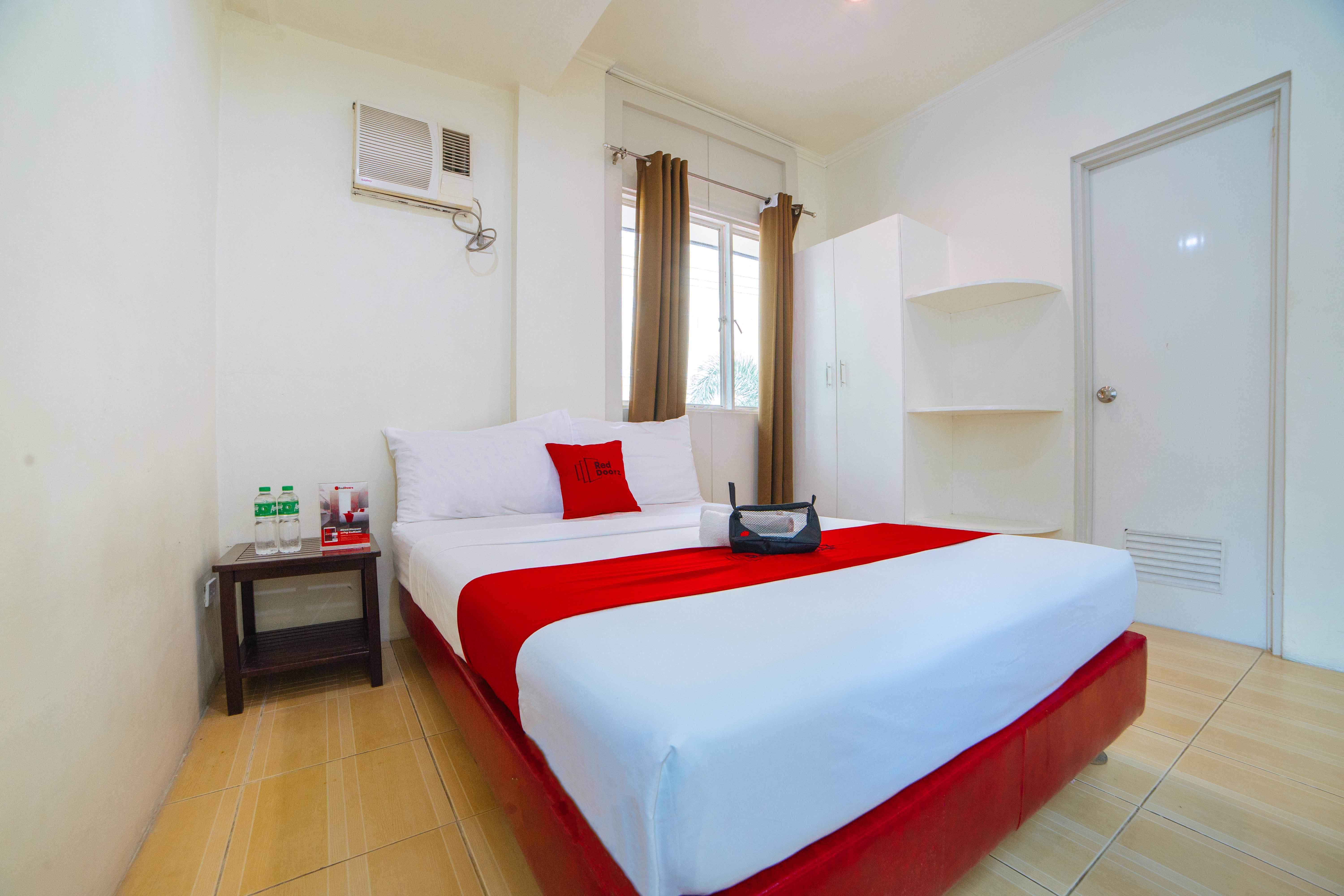 Reddoorz Near Walking Street Angeles City Экстерьер фото