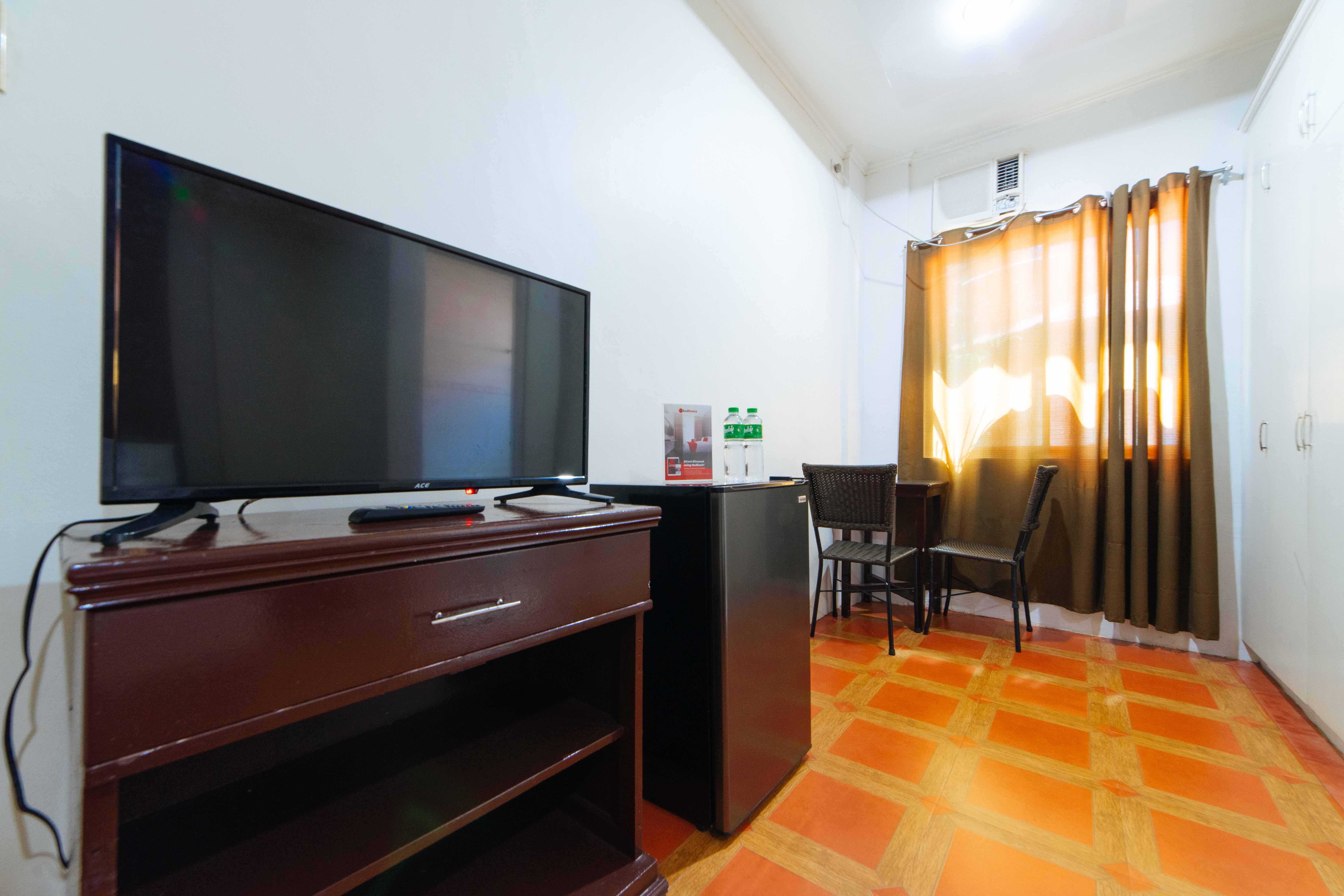 Reddoorz Near Walking Street Angeles City Экстерьер фото