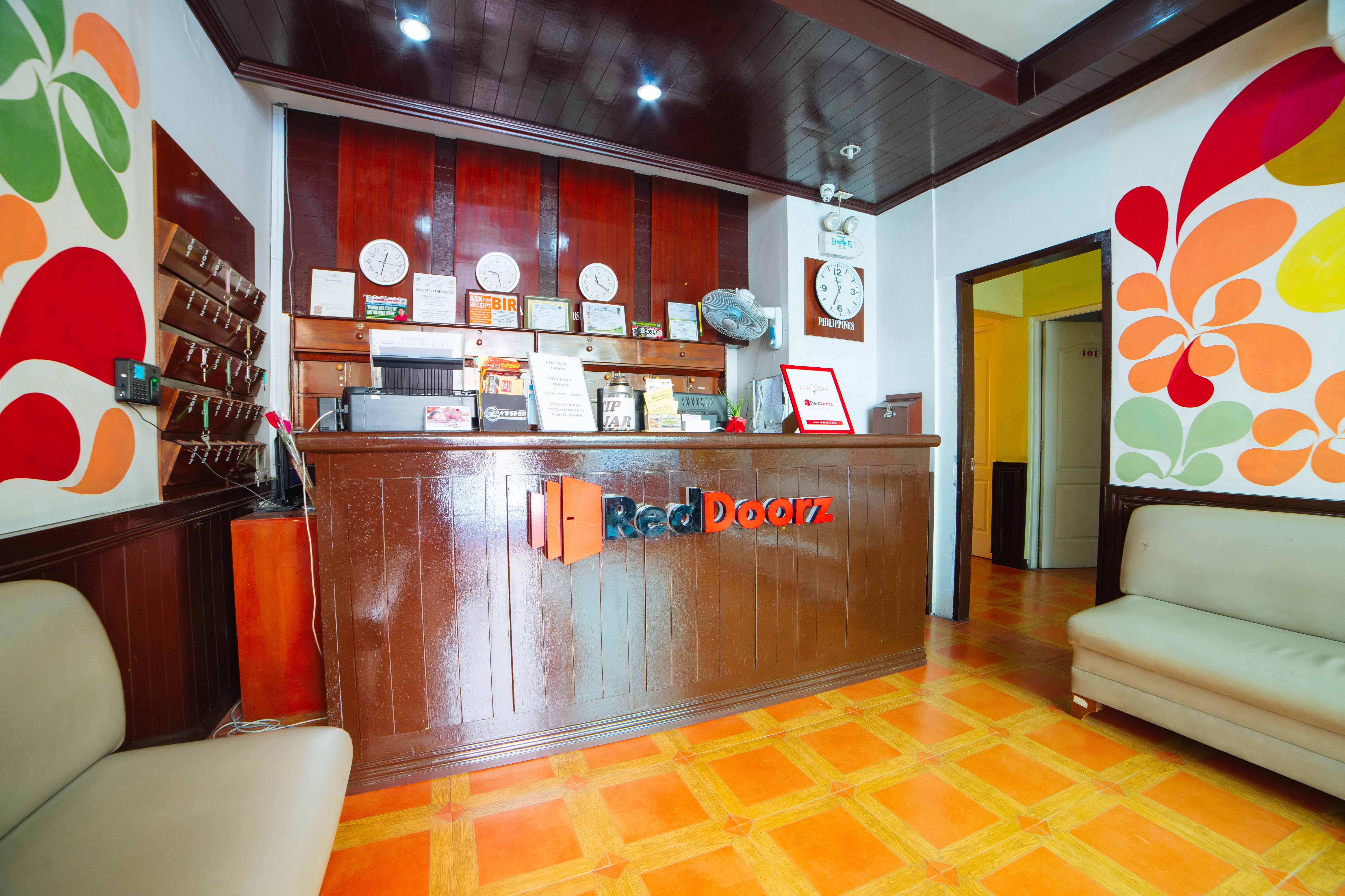 Reddoorz Near Walking Street Angeles City Экстерьер фото