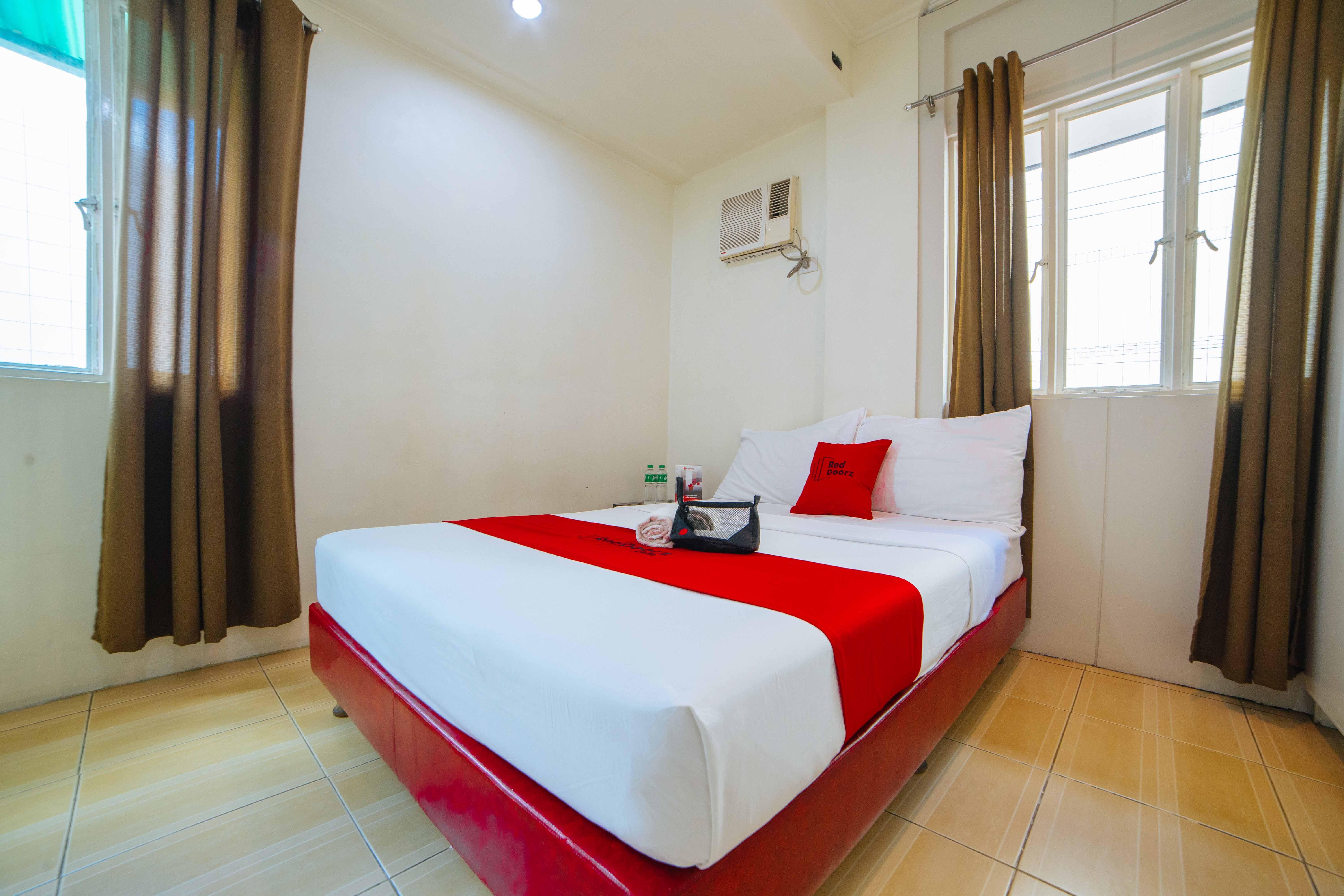 Reddoorz Near Walking Street Angeles City Экстерьер фото