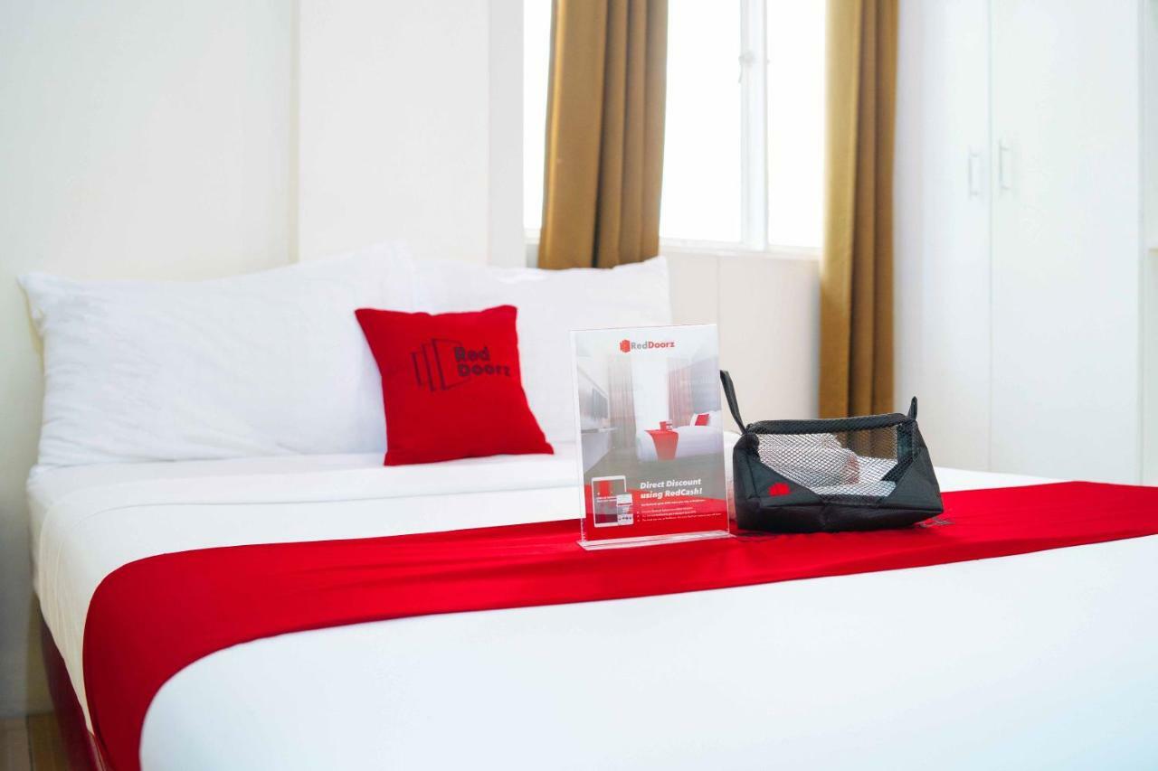 Reddoorz Near Walking Street Angeles City Экстерьер фото